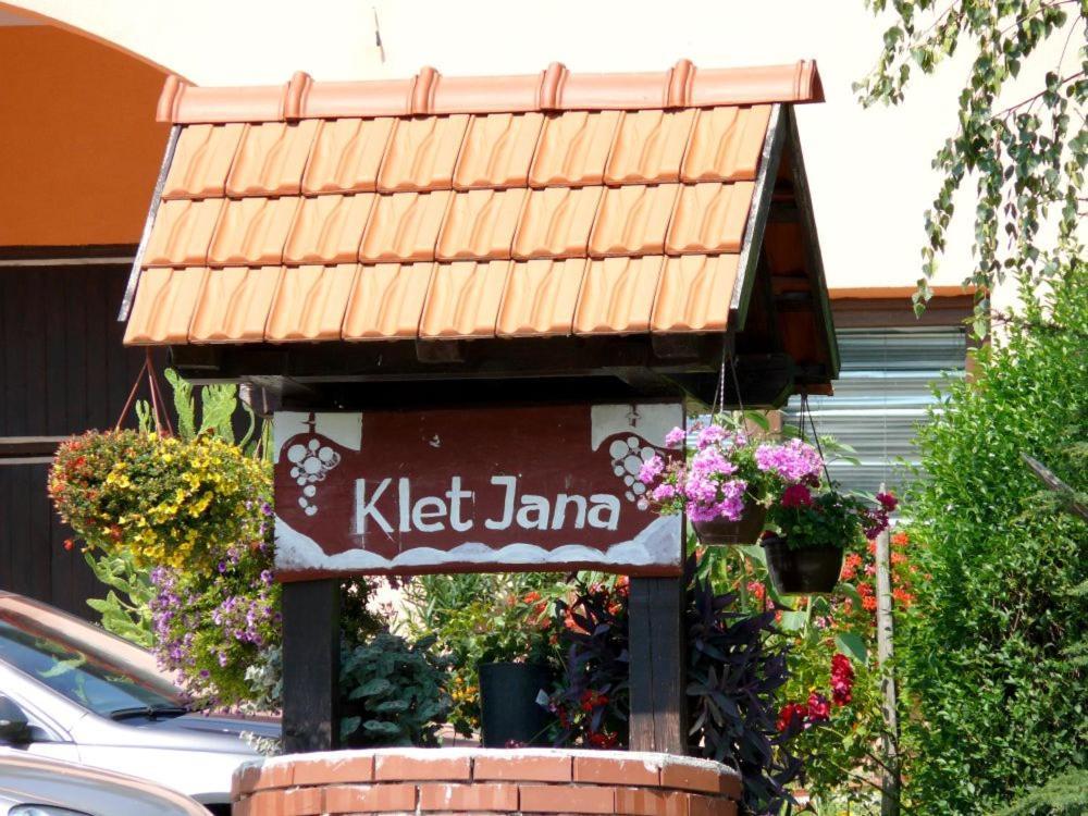 Klet Jana Bed & Breakfast Jastrebarsko Exterior photo