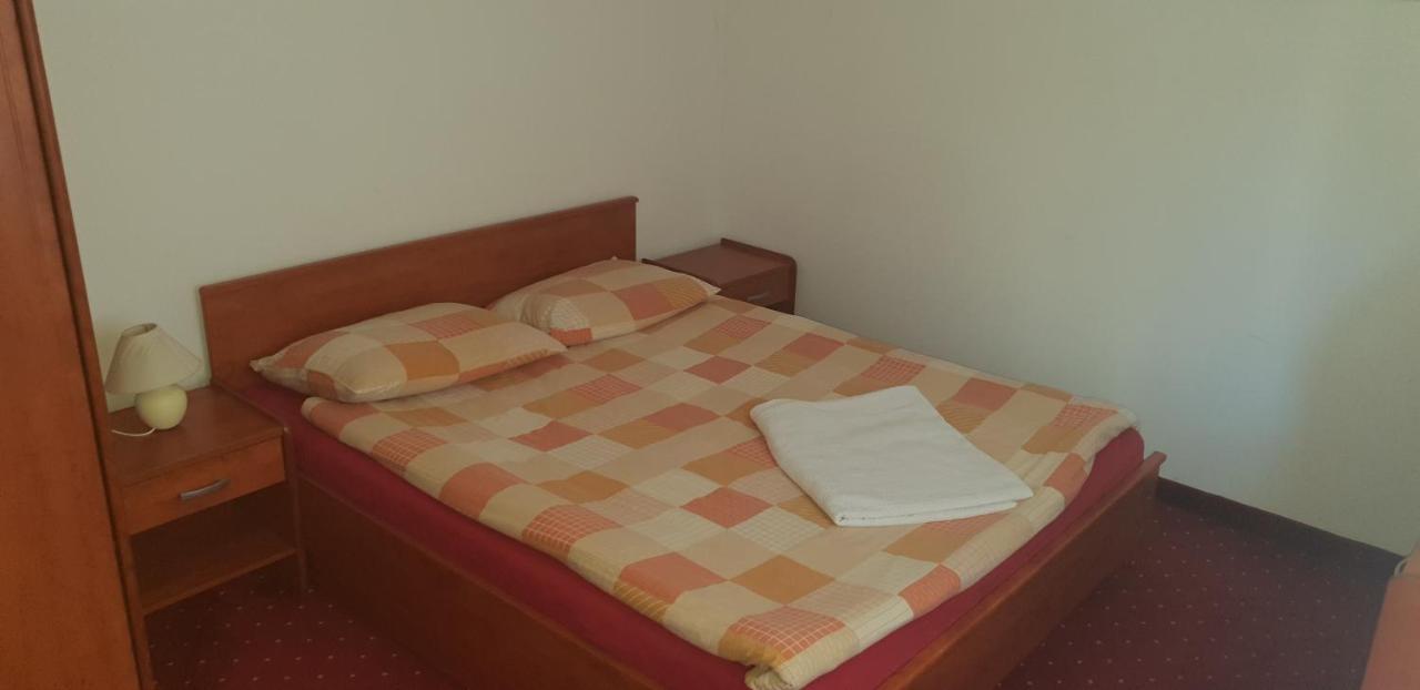 Klet Jana Bed & Breakfast Jastrebarsko Exterior photo